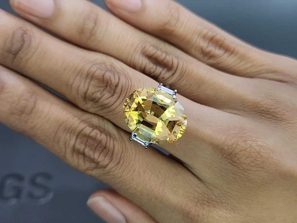 Цитрин в высокоточной огранке овал 13,49 карат, Африка Изображение №5