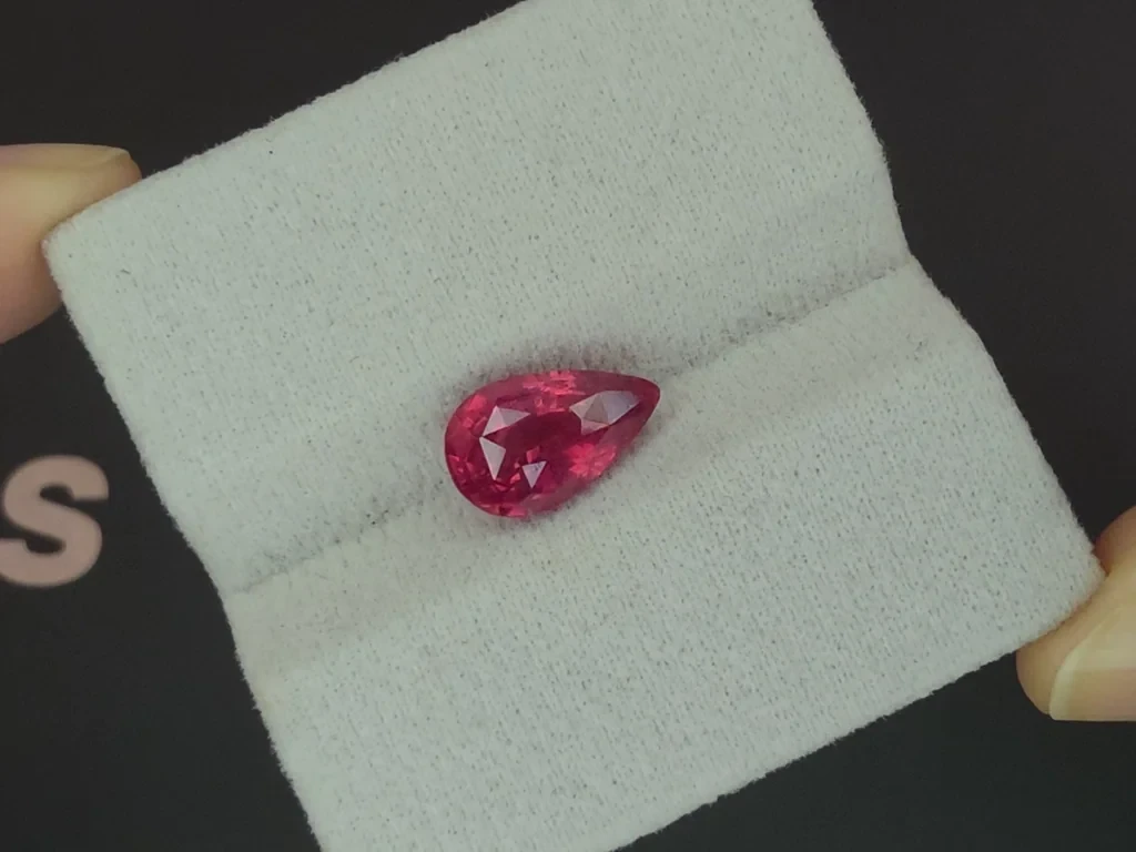 Шпинель Махенге Vibrant pink в огранке груша 3,63 карата, Танзания Изображение №4