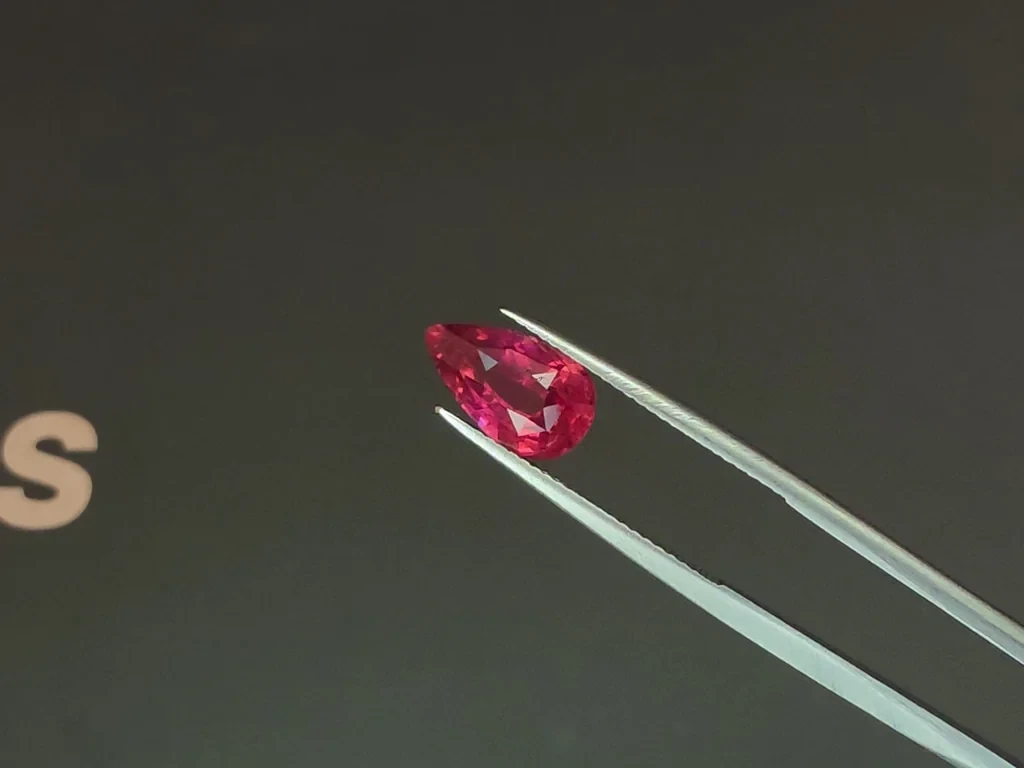 Шпинель Махенге Vibrant pink в огранке груша 3,63 карата, Танзания Изображение №3