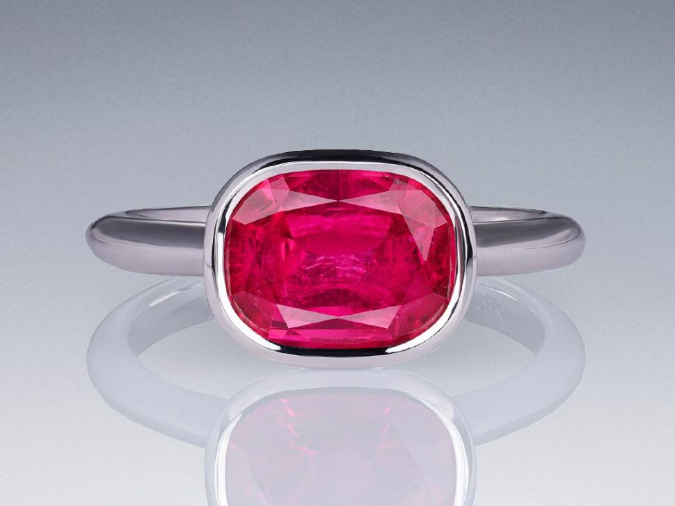 Кольцо с ярко-розовым рубеллитом 2,32 карат в белом золоте 750 пробы Изображение №1