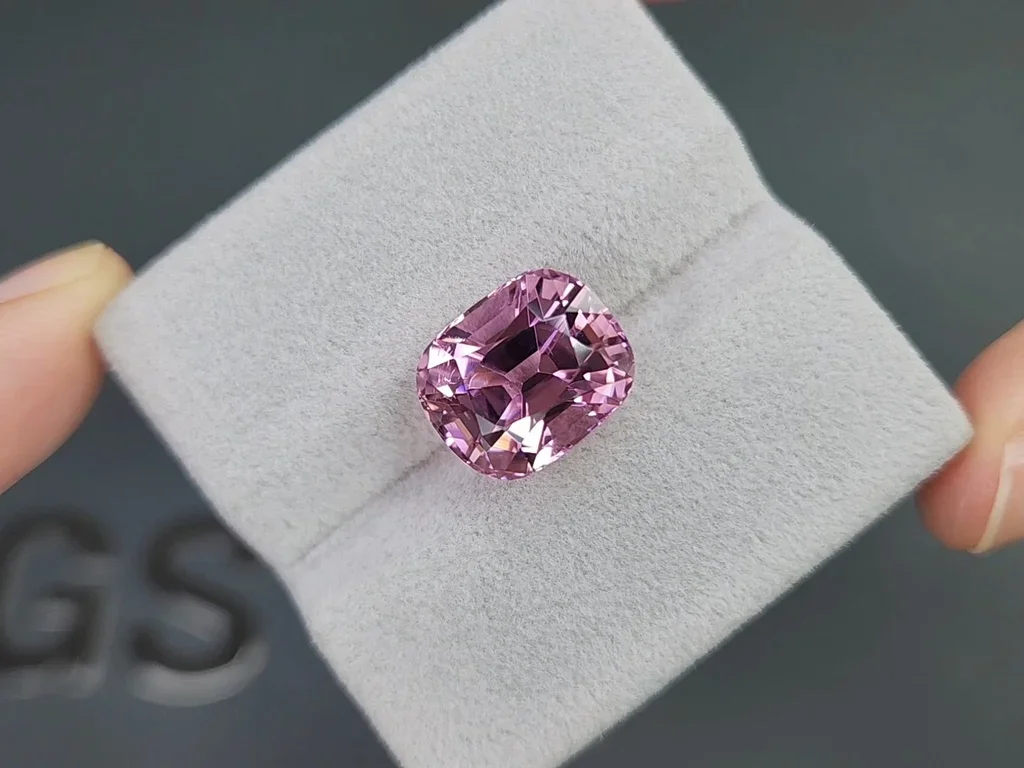 Негретый розовый турмалин цвета Baby Pink в огранке кушон 8,80 карата, Афганистан  Изображение №4