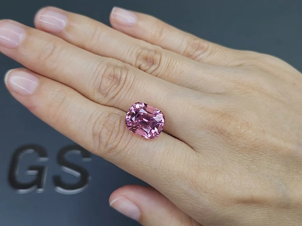 Негретый розовый турмалин цвета Baby Pink в огранке кушон 8,80 карата, Афганистан  Изображение №2