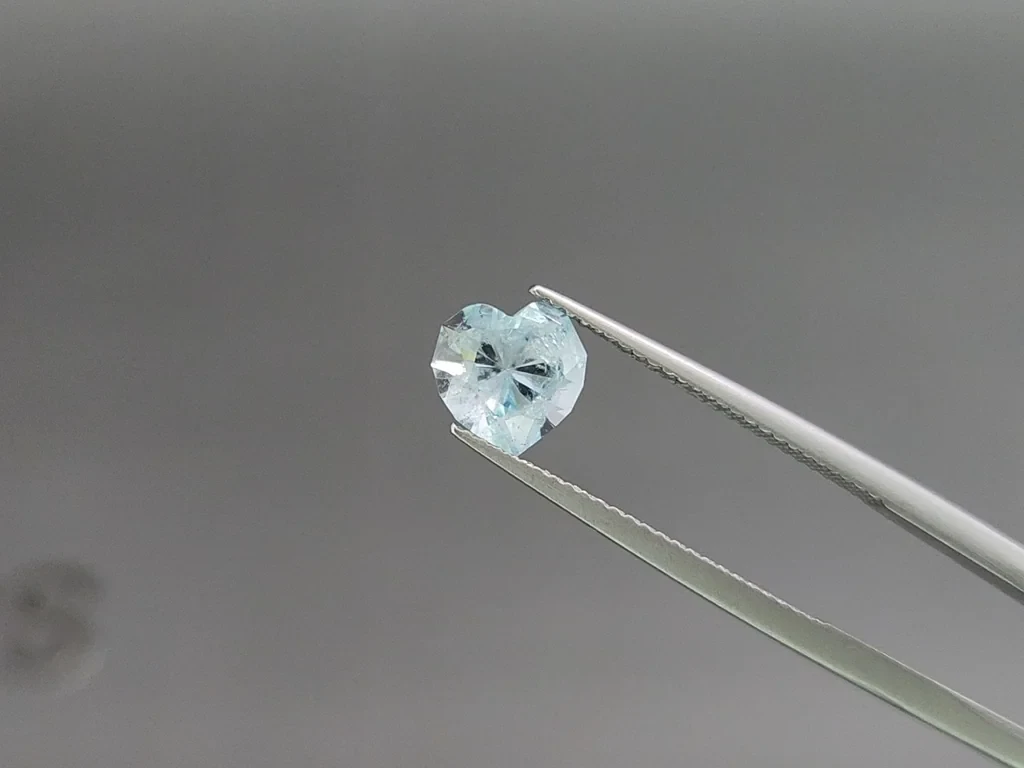 Аквамарин в огранке сердце 1,43 карат, Мадагаскар  Изображение №3