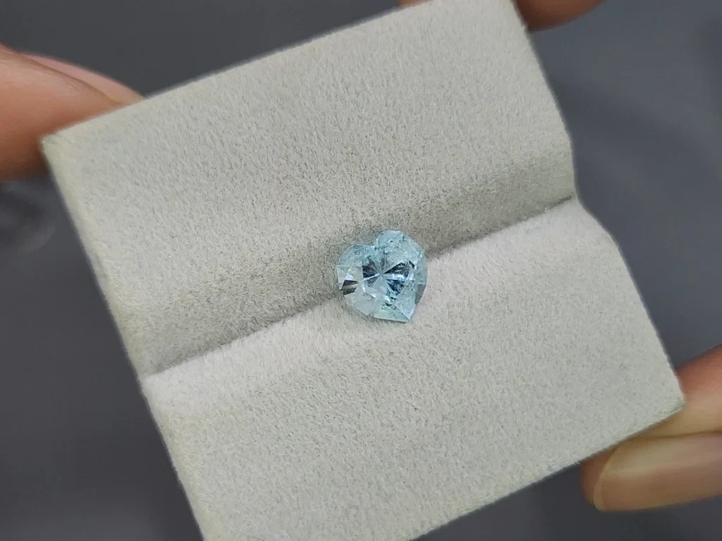 Аквамарин в огранке сердце 1,43 карат, Мадагаскар  Изображение №4