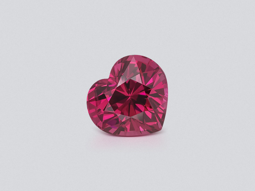 Гранат родолит Vivid Pink в огранке сердце 5,56 карат, Танзания Изображение №1