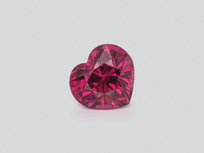 Гранат родолит Vivid Pink в огранке сердце 5,56 карат, Танзания photo