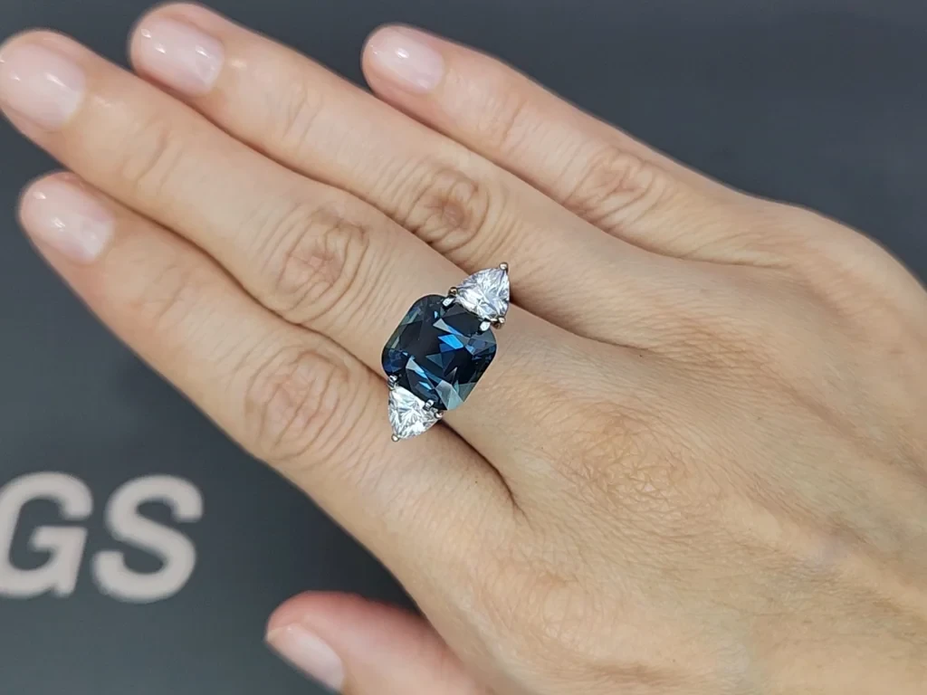 Негретый сапфир Teal в огранке кушон 7,05 карат, Мадагаскар Изображение №5