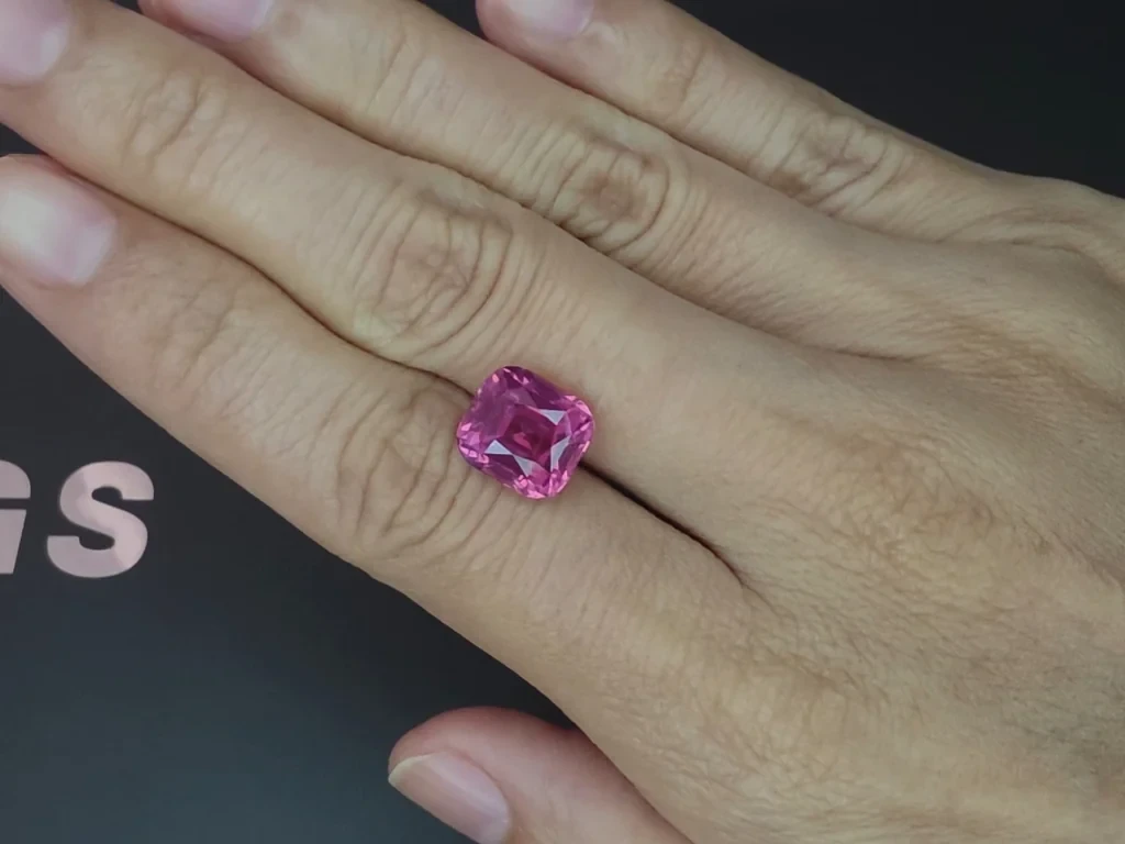 Шпинель Махенге Vibrant pink в огранке кушон 6,25 карата, Танзания Изображение №2