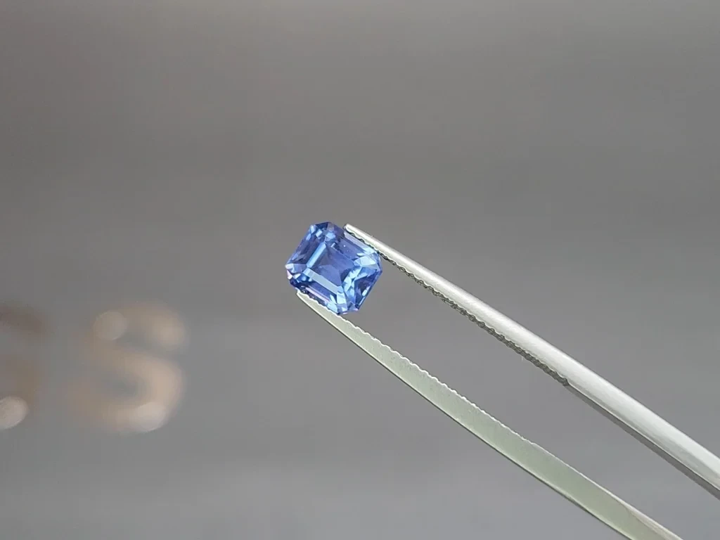 Сапфир Cornflower Blue в огранке октагон 2.05 карат, Шри-Ланка Изображение №3