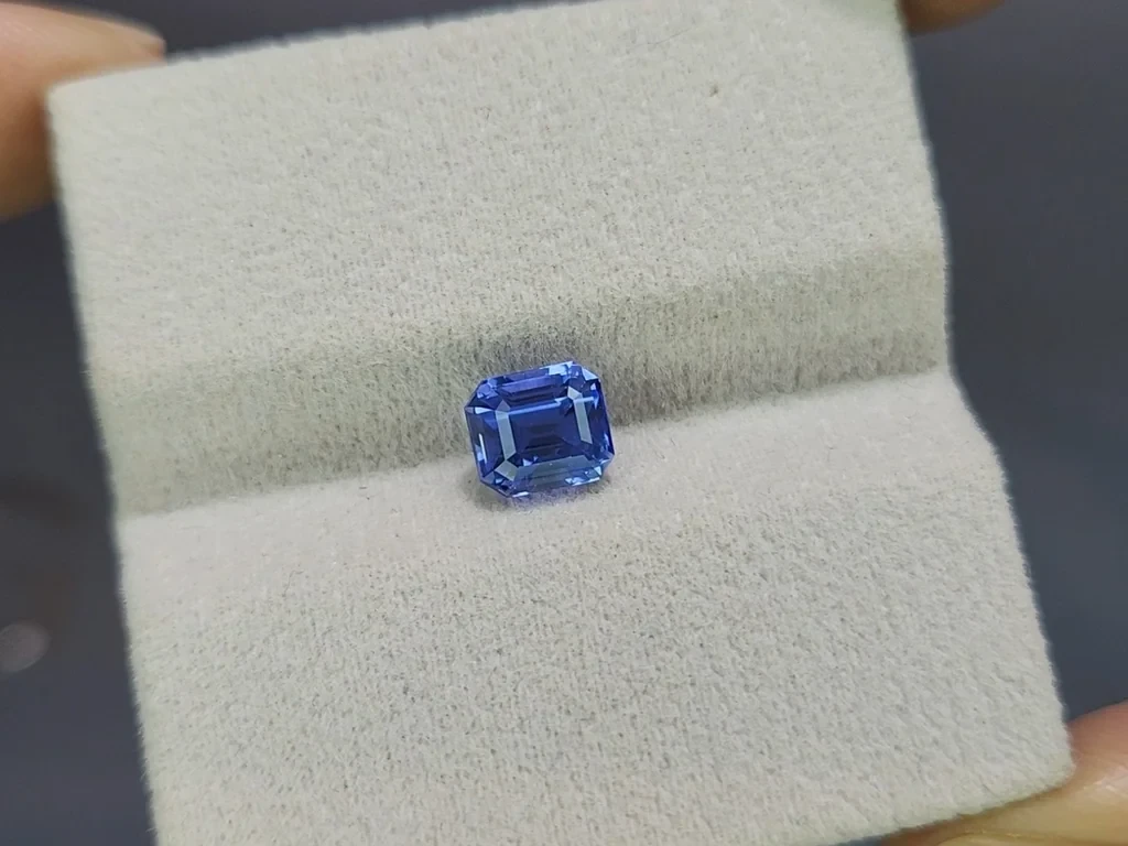 Сапфир Cornflower Blue в огранке октагон 2.05 карат, Шри-Ланка Изображение №4