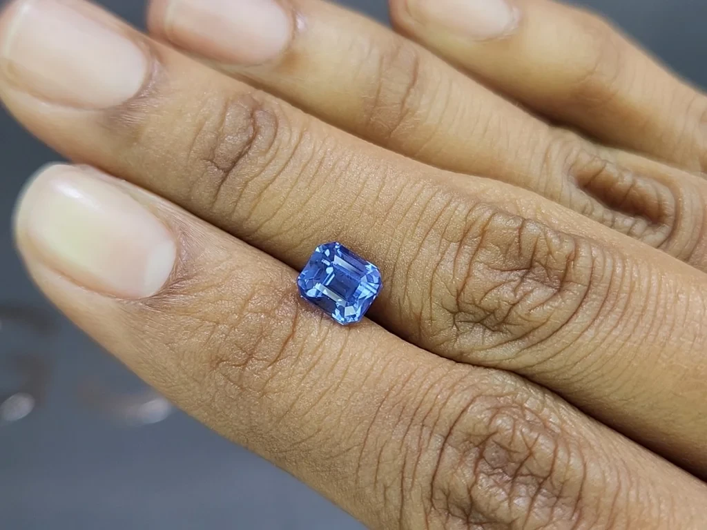 Сапфир Cornflower Blue в огранке октагон 2.05 карат, Шри-Ланка Изображение №2