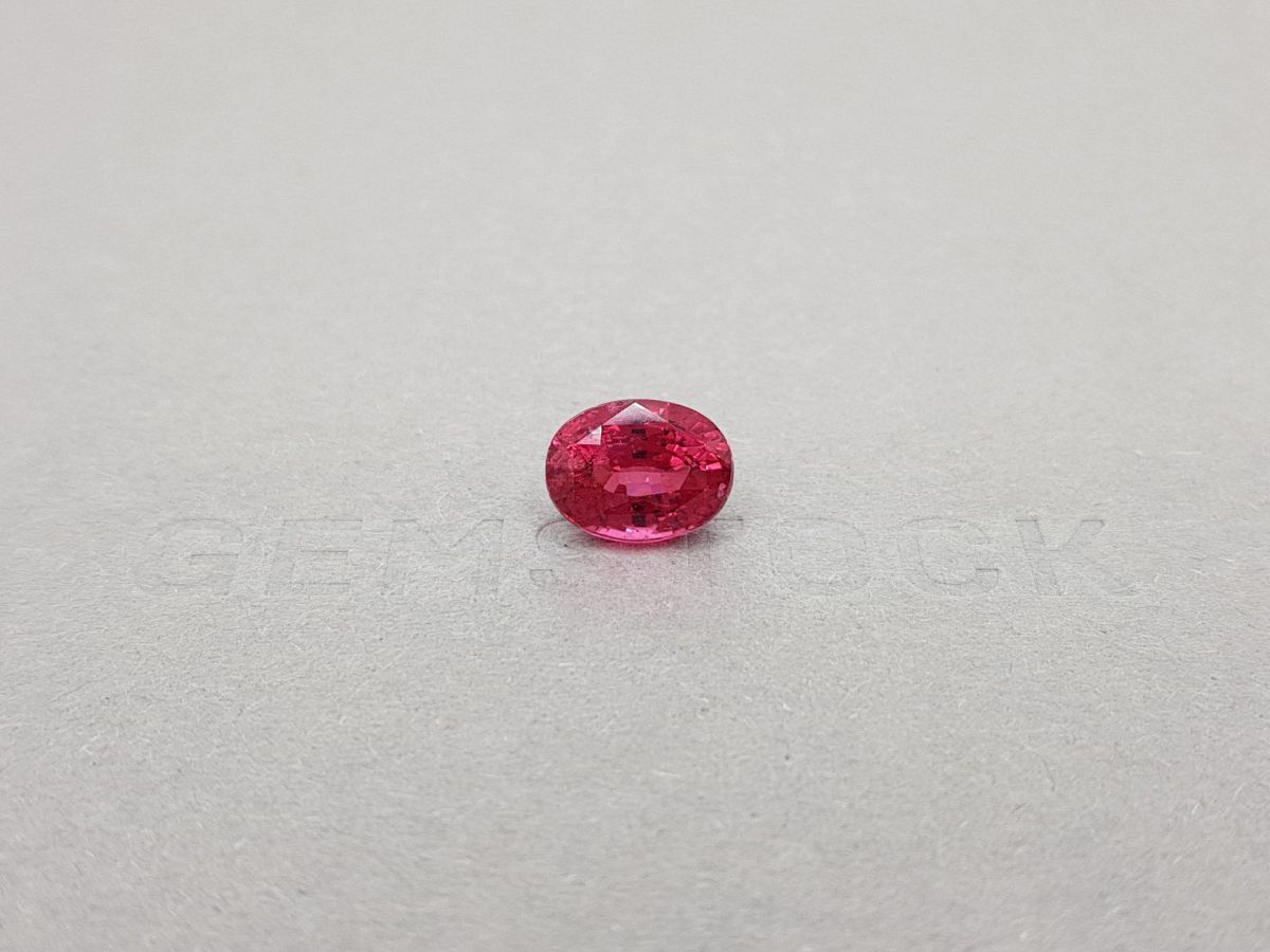 Красновато-розовая шпинель Махенге в огранке овал 3,39 карат фото №1