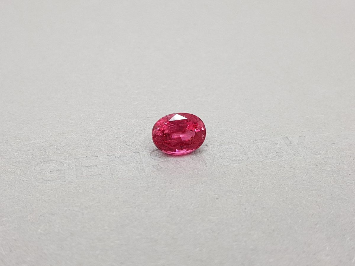 Красновато-розовая шпинель Махенге в огранке овал 3,39 карат фото №2