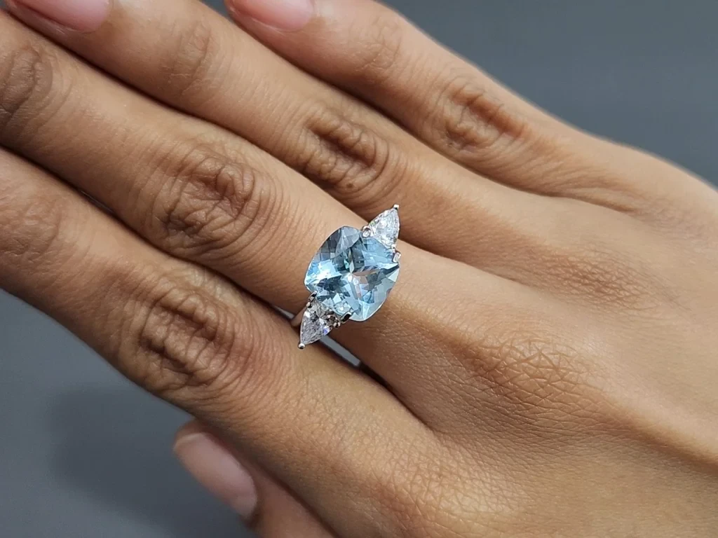 Аквамарин в огранке кушон 3,87 карата, Мадагаскар  Изображение №5