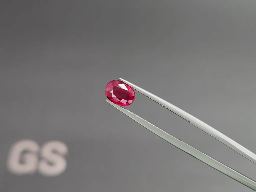 Негретый розово-красный рубин в огранке овал 2,007 карат, Бирма  Изображение №3