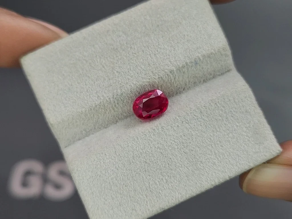 Негретый розово-красный рубин в огранке овал 2,007 карат, Бирма  Изображение №4