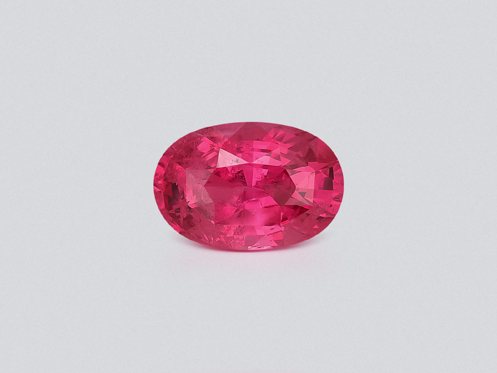 Шпинель Махенге Vibrant pink в огранке овал 3,20 карат, Танзания Изображение №1