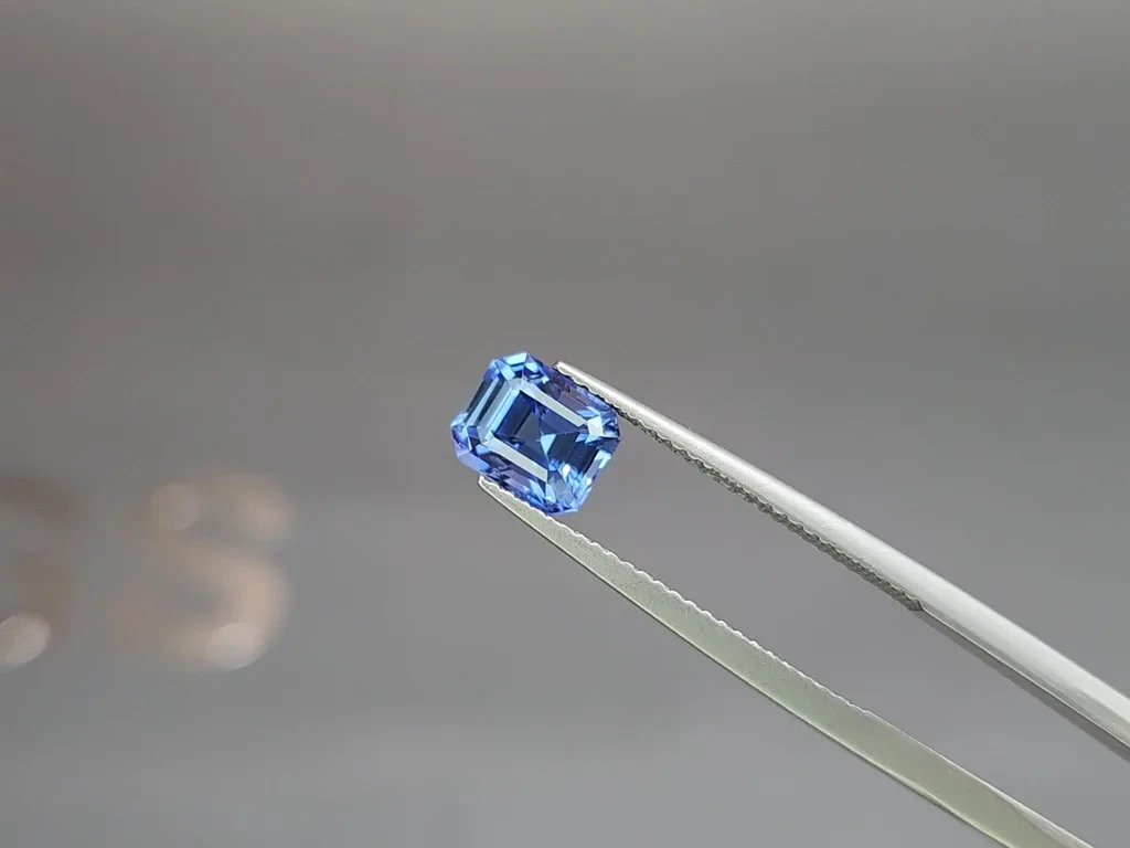 Сапфир Cornflower Blue в огранке октагон 2.01 карат, Шри-Ланка Изображение №3