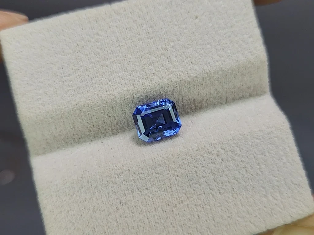 Сапфир Cornflower Blue в огранке октагон 2.01 карат, Шри-Ланка Изображение №4