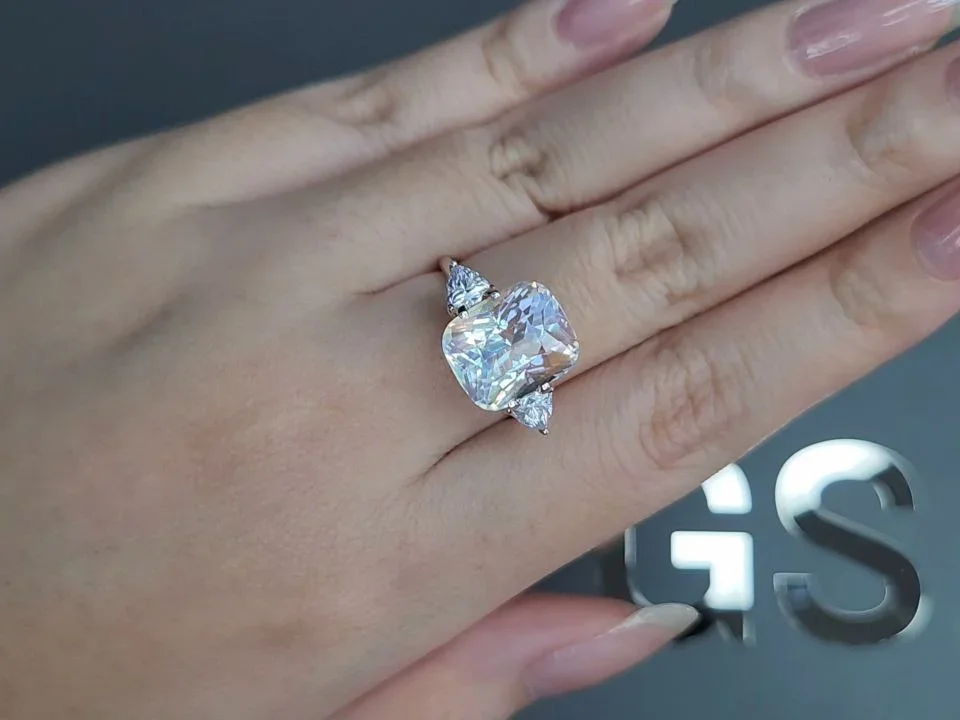 Лунный камень в огранке кушон 6,88 карата, Мадагаскар Изображение №5