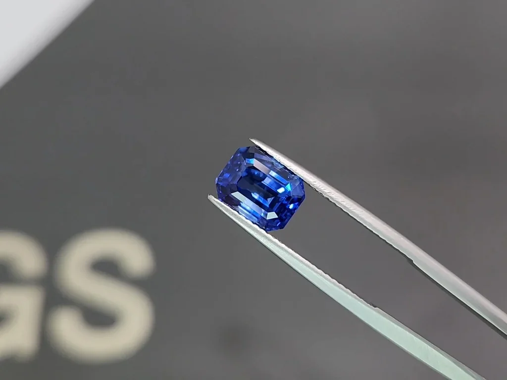 Сапфир Intense Blue в огранке октагон 3.56 карата, Шри-Ланка Изображение №3