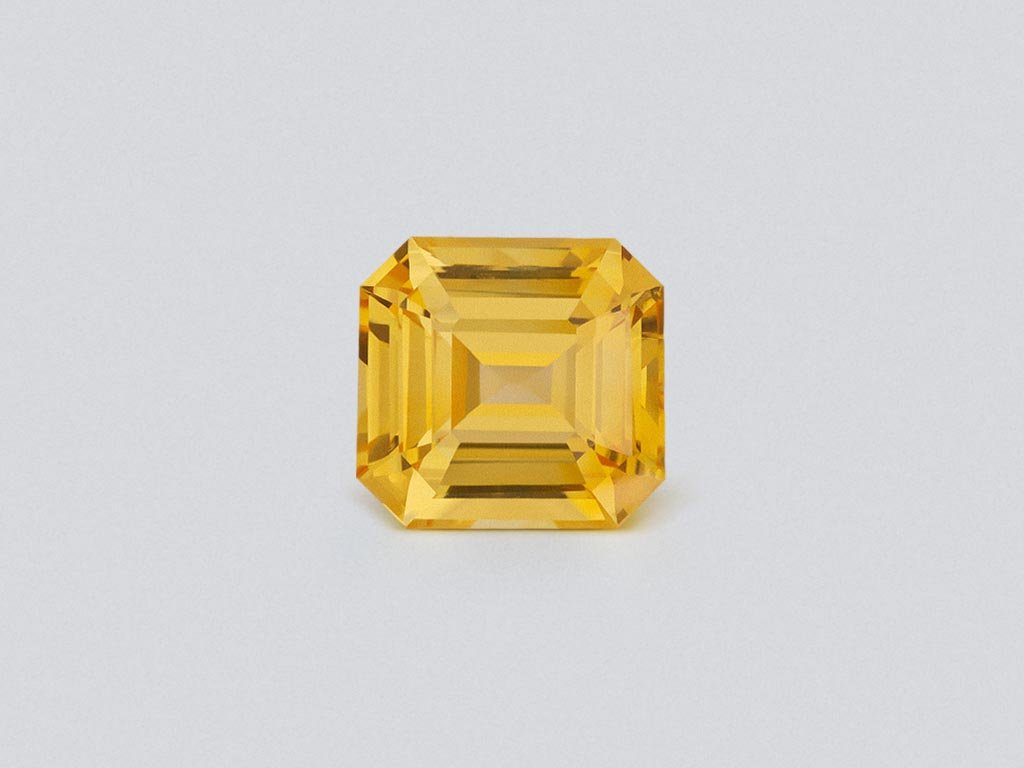 Негретый сапфир Vivid Yellow в огранке кушон 5,97 карат, Шри-Ланка Изображение №1