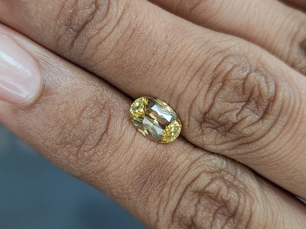 Сапфир Pastel Yellow в огранке овал 1,80 карат, Шри-Ланка Изображение №2