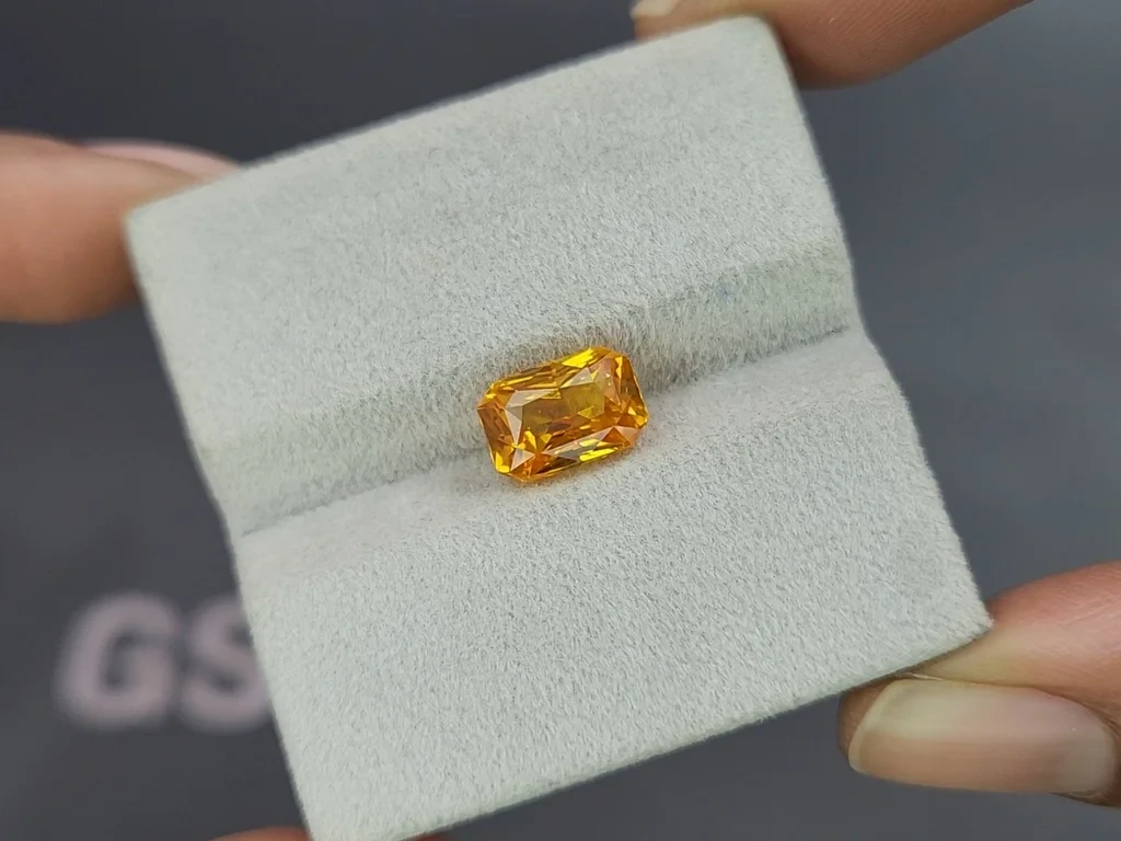 Желтый сапфир в огранке радиант 3,54 карат, Мадагаскар Изображение №4