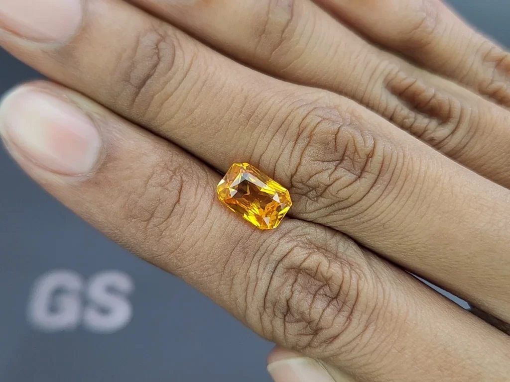 Желтый сапфир в огранке радиант 3,54 карат, Мадагаскар Изображение №2