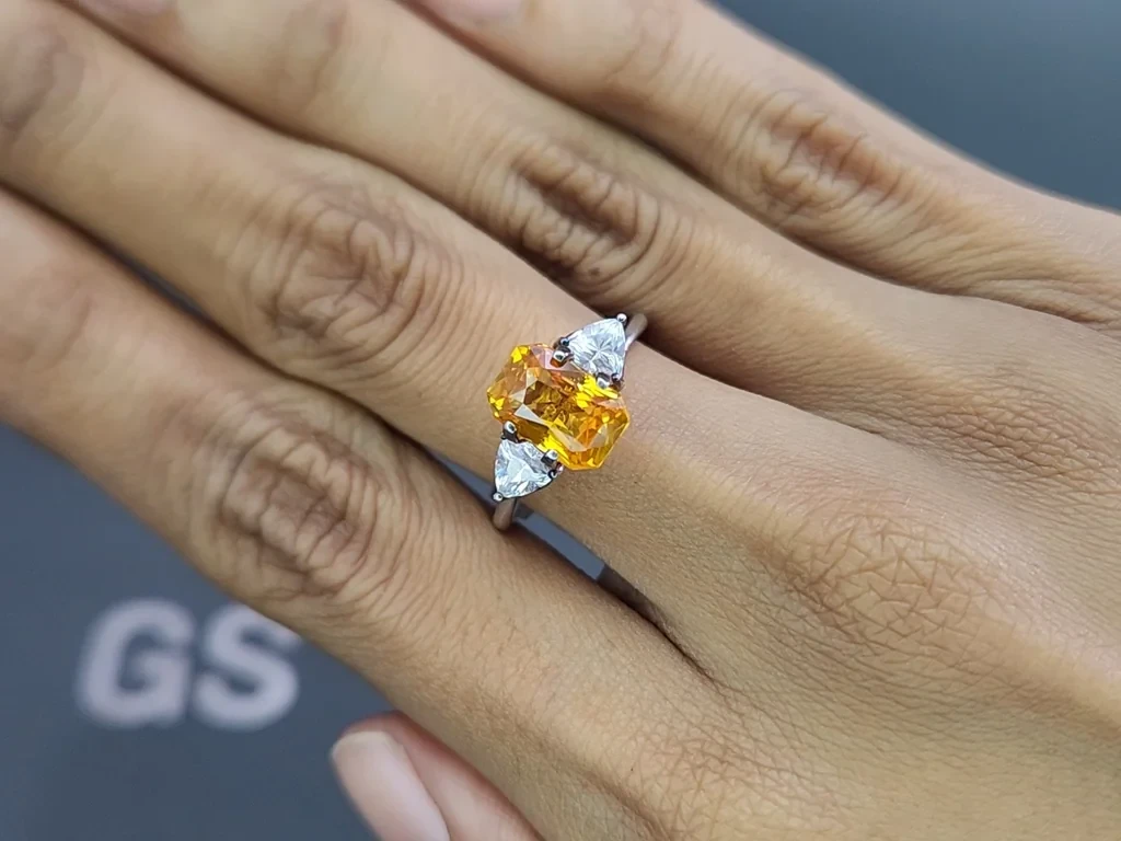 Желтый сапфир в огранке радиант 3,54 карат, Мадагаскар Изображение №5