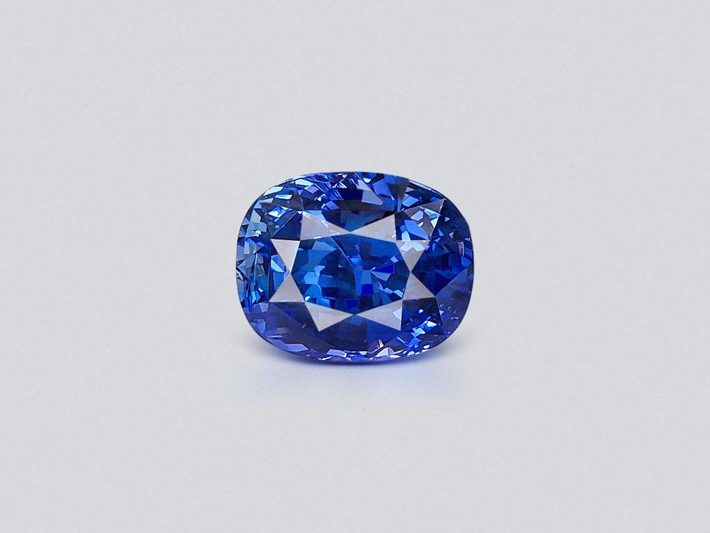 Необлагороженный синий сапфир цвета Cornflower Blue в огранке кушон 8,52 карата  Изображение №1