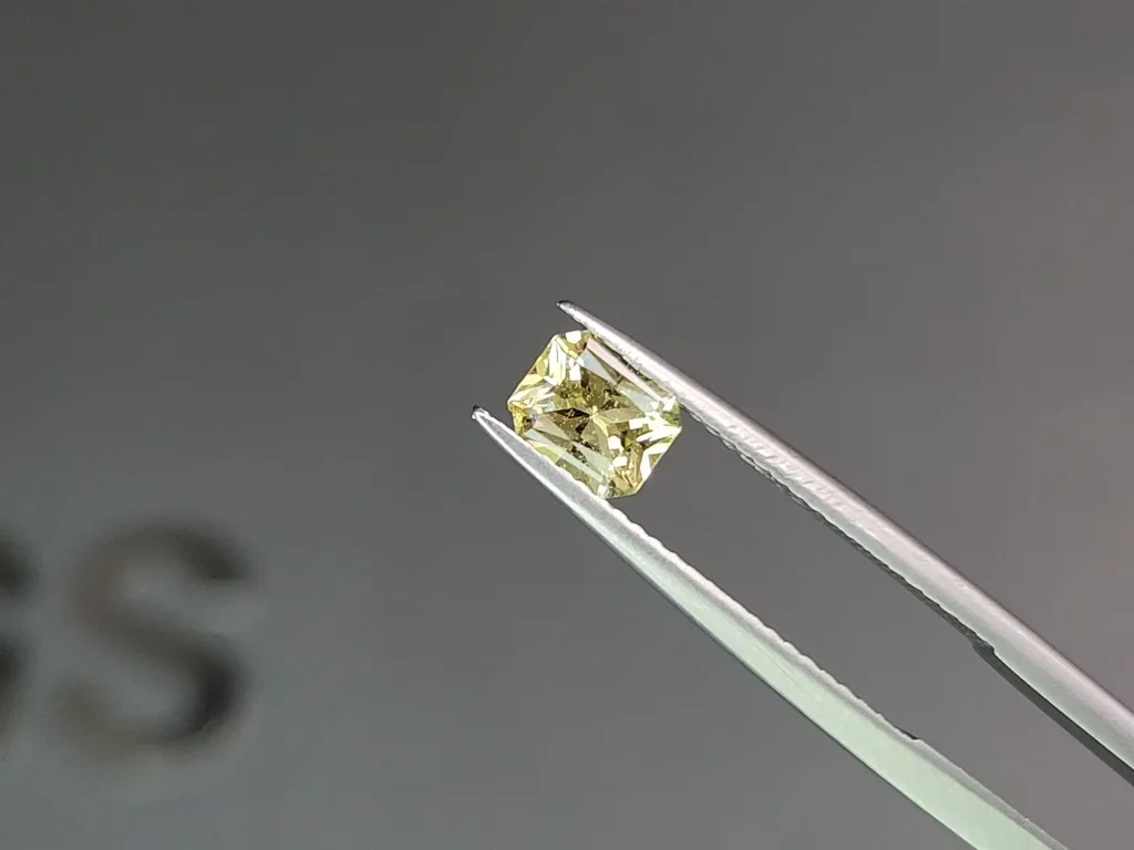 Желтый сапфир Pastel Yellow в огранке радиант 0,86 карата, Мадагаскар Изображение №3