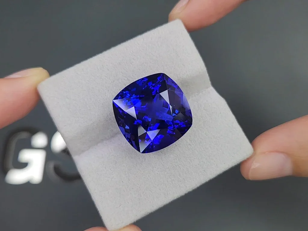 Синий танзанит цвета Royal Blue в огранке кушон 26,92 карата, Танзания Изображение №4