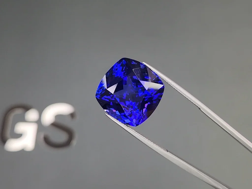 Синий танзанит цвета Royal Blue в огранке кушон 26,92 карата, Танзания Изображение №3