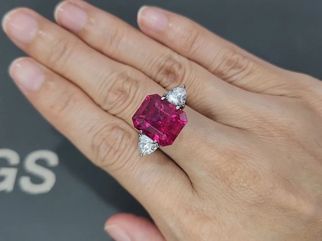 Турмалин рубеллит ярко-розовый в огранке октагон 11,05 карат, Нигерия Изображение №5