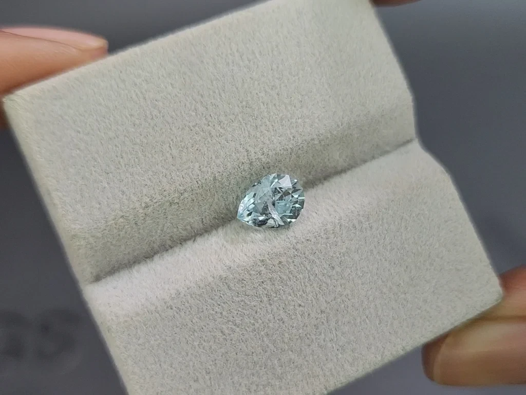 Аквамарин в огранке груша 0,96 карат, Мадагаскар Изображение №4