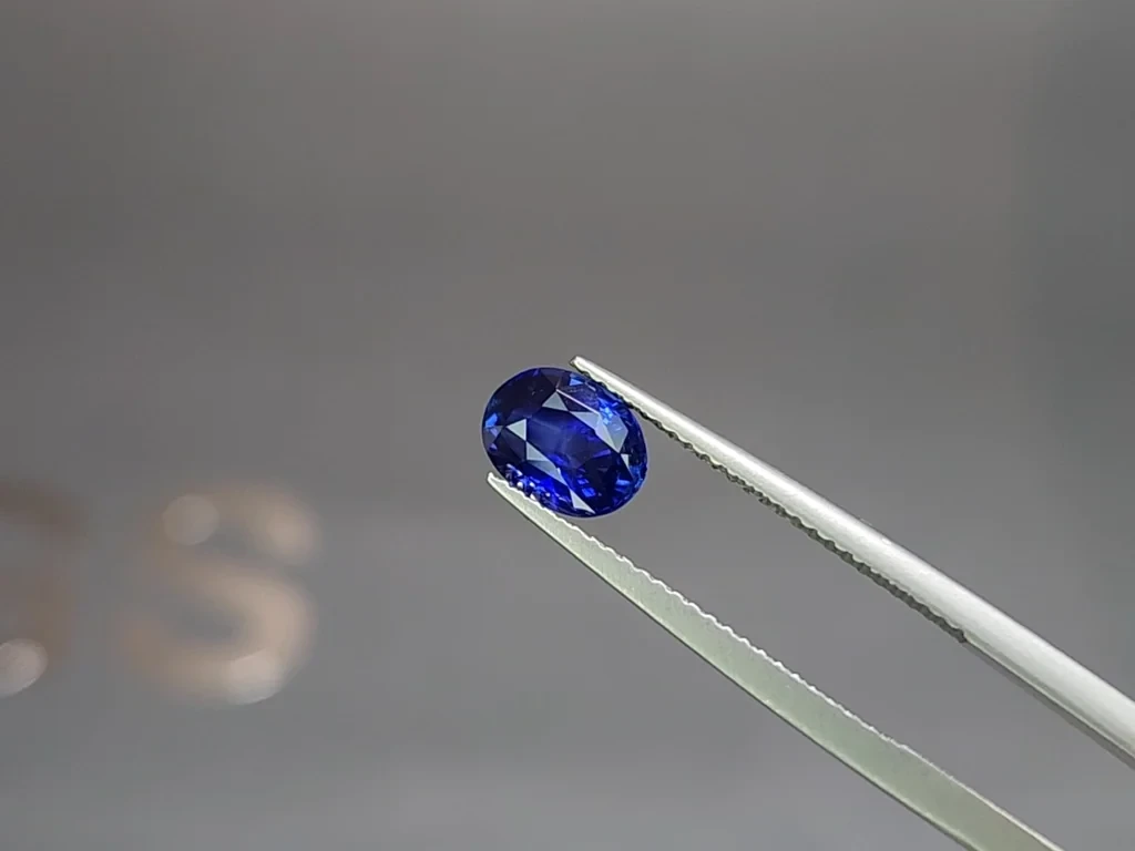 Сапфир Royal Blue в огранке овал 1,52 карат, Шри-Ланка Изображение №3