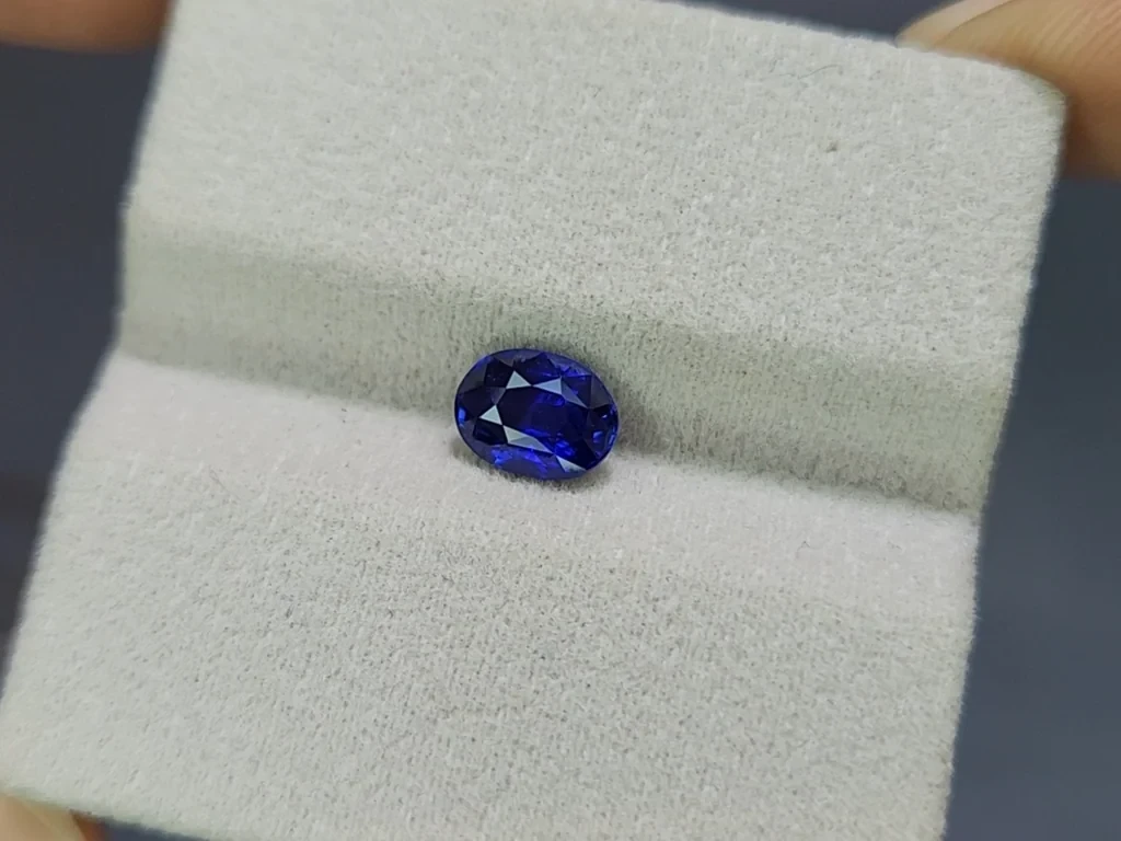 Сапфир Royal Blue в огранке овал 1,52 карат, Шри-Ланка Изображение №4