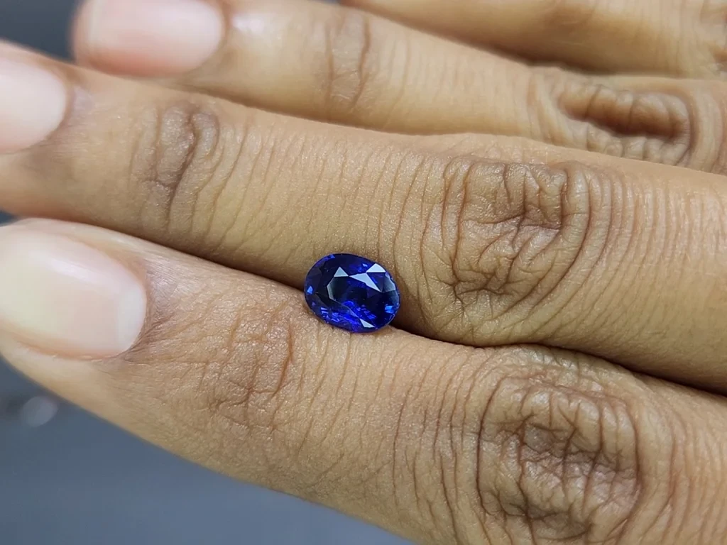 Сапфир Royal Blue в огранке овал 1,52 карат, Шри-Ланка Изображение №2