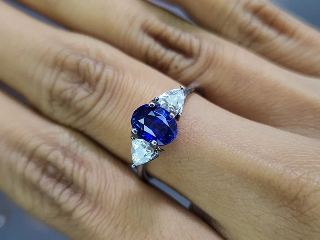 Сапфир Royal Blue в огранке овал 1,52 карат, Шри-Ланка Изображение №5