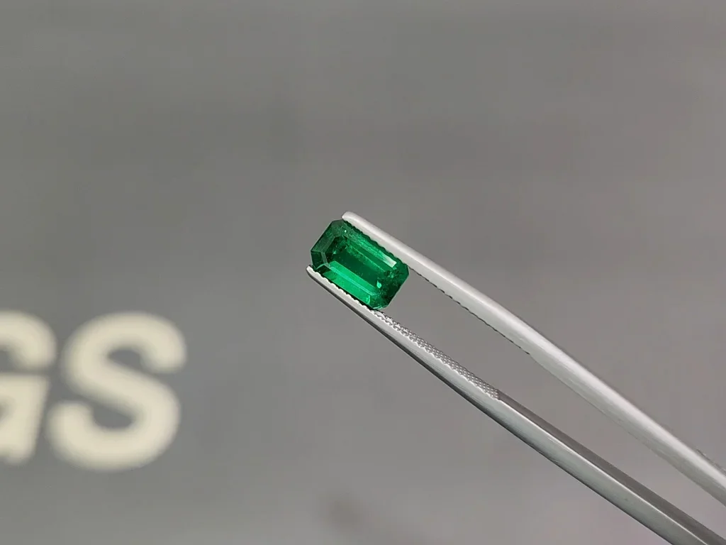 Изумруд Vivid Green в огранке октагон 1,85 карата, Пакистан Изображение №3