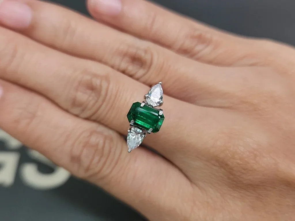 Изумруд Vivid Green в огранке октагон 1,85 карата, Пакистан Изображение №5