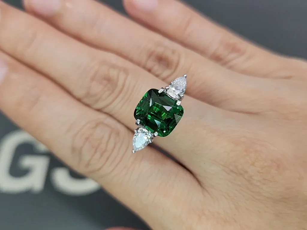 Цаворит Vivid Green в огранке кушон 5,03 карата, Танзания  Изображение №5