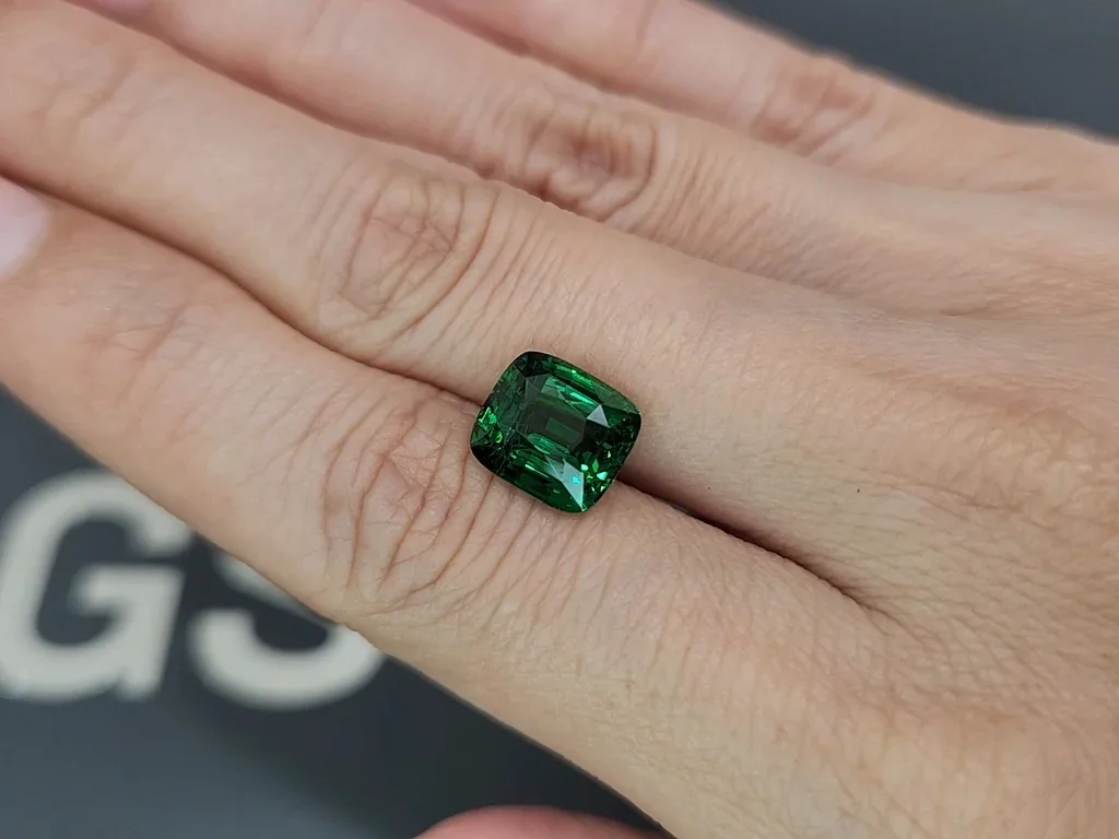 Цаворит Vivid Green в огранке кушон 5,03 карата, Танзания  Изображение №2