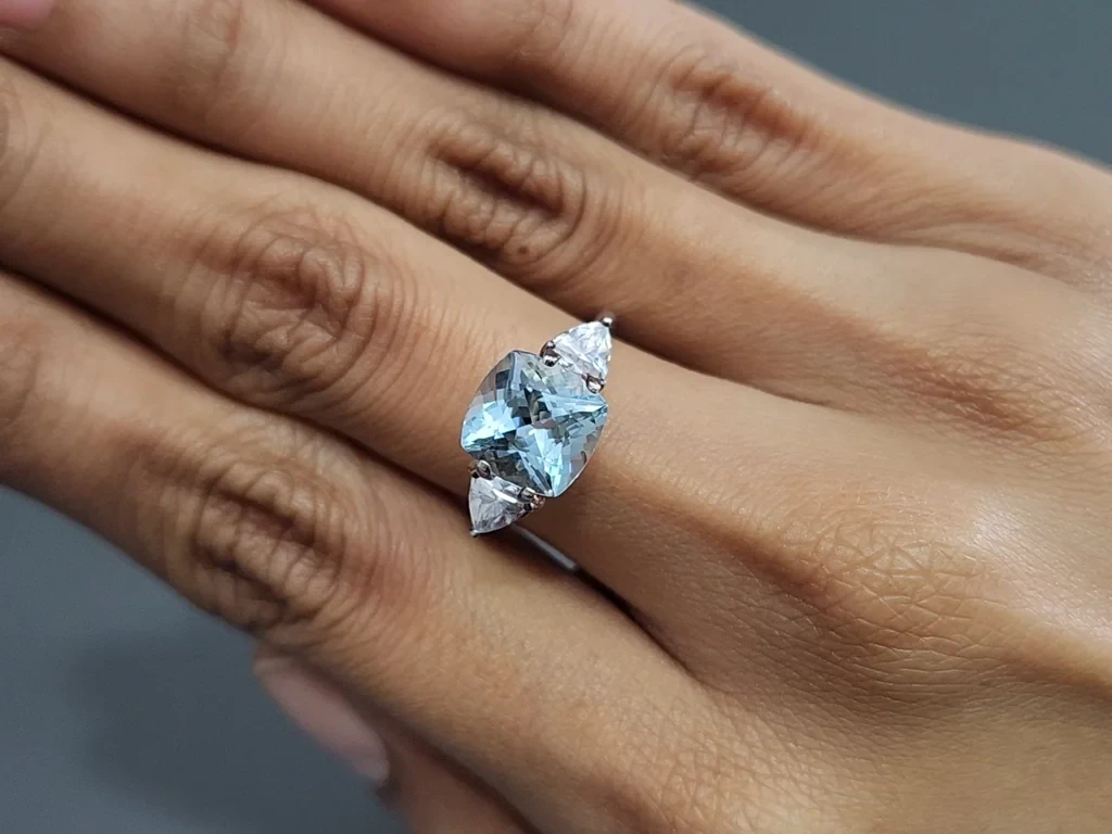 Аквамарин в огранке кушон 3,18 карат, Мадагаскар  Изображение №5