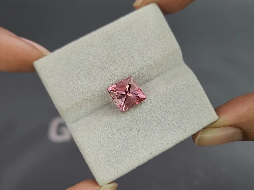 Розовый турмалин в огранке принцесса 3,06 карат, Африка Изображение №4