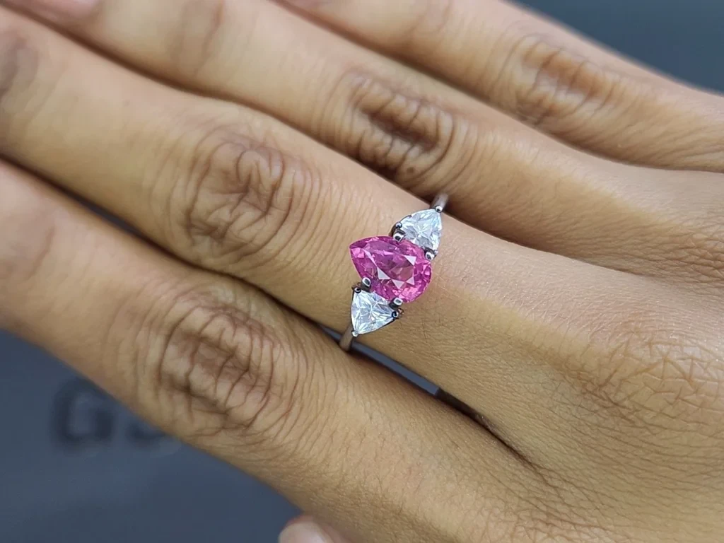 Розовая шпинель Махенге в огранке груша 2,06 карат, Танзания Изображение №5