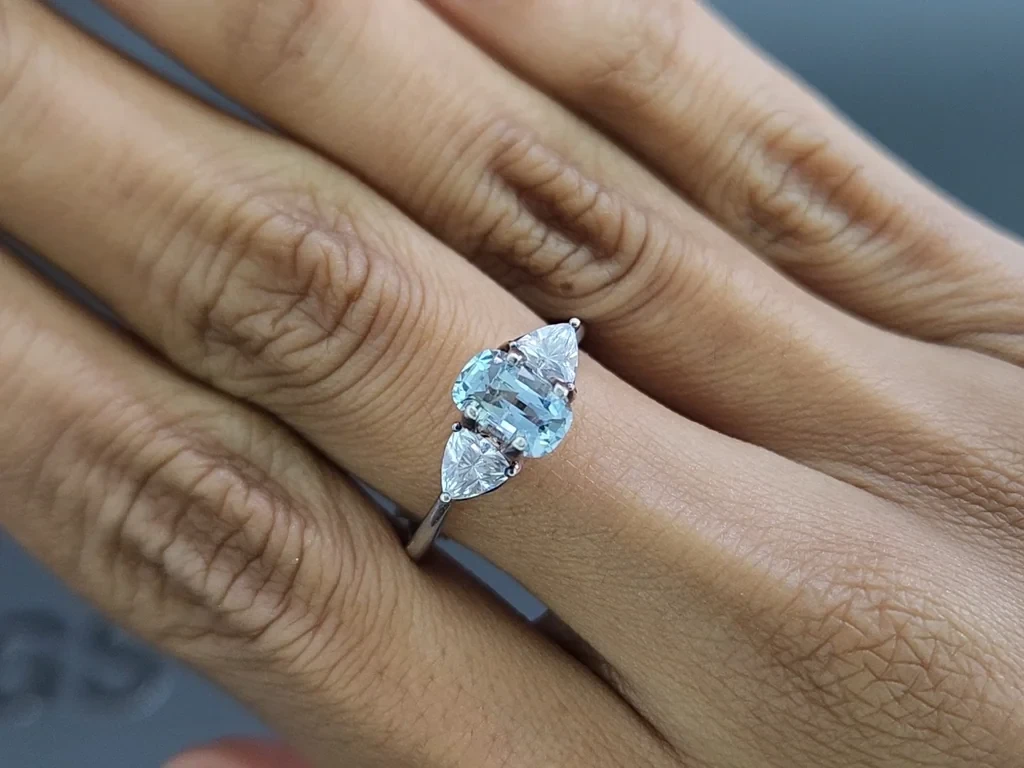 Аквамарин в огранке кушон 0,93 карат, Мадагаскар  Изображение №5