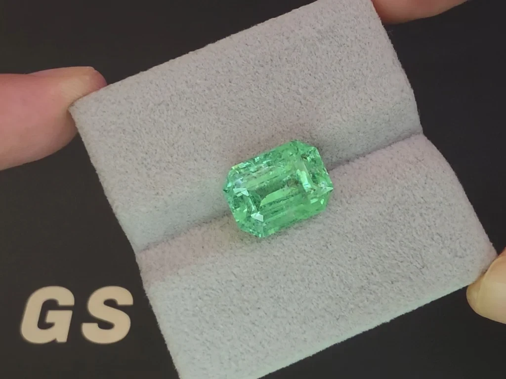 Турмалин Параиба Neon green в огранке октагон 7,58 карат, Мозамбик Изображение №4