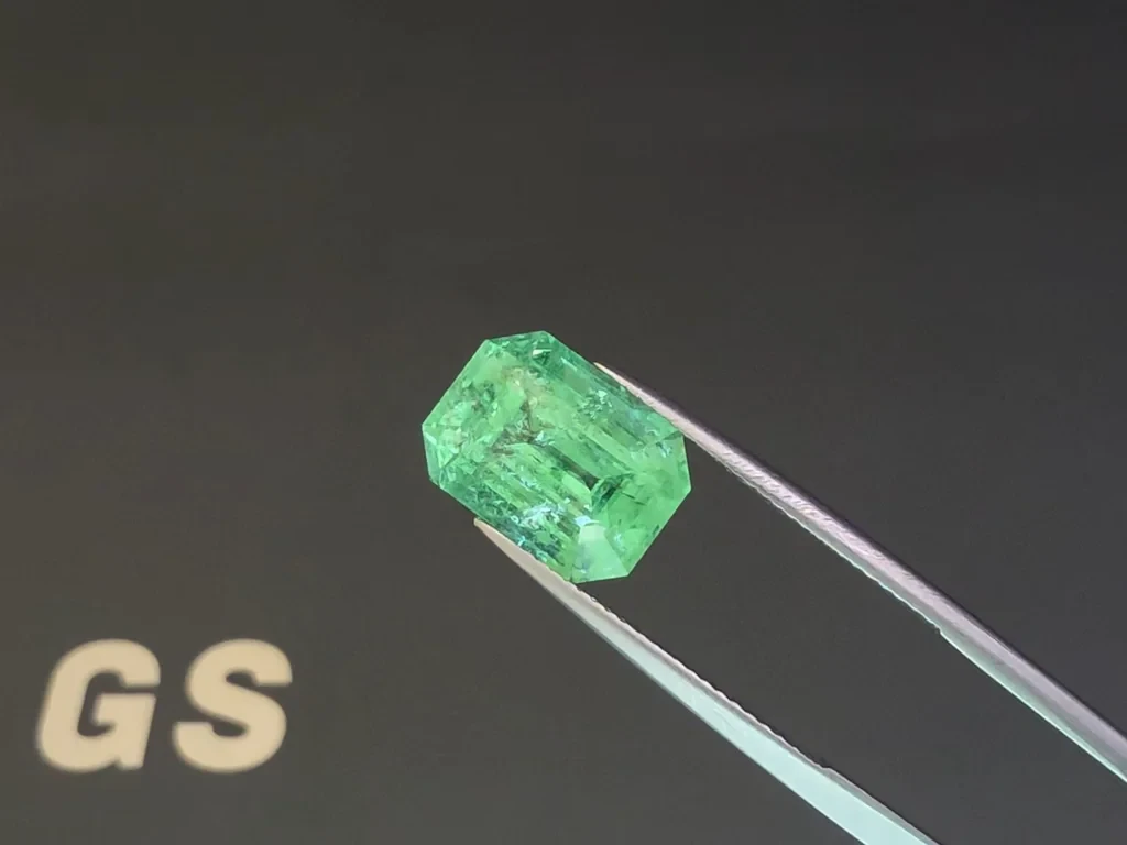 Турмалин Параиба Neon green в огранке октагон 7,58 карат, Мозамбик Изображение №3